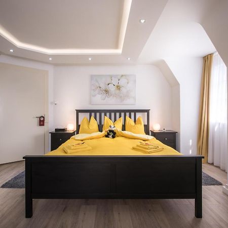 Max Aviation Villa & Apartments Bern Kültér fotó