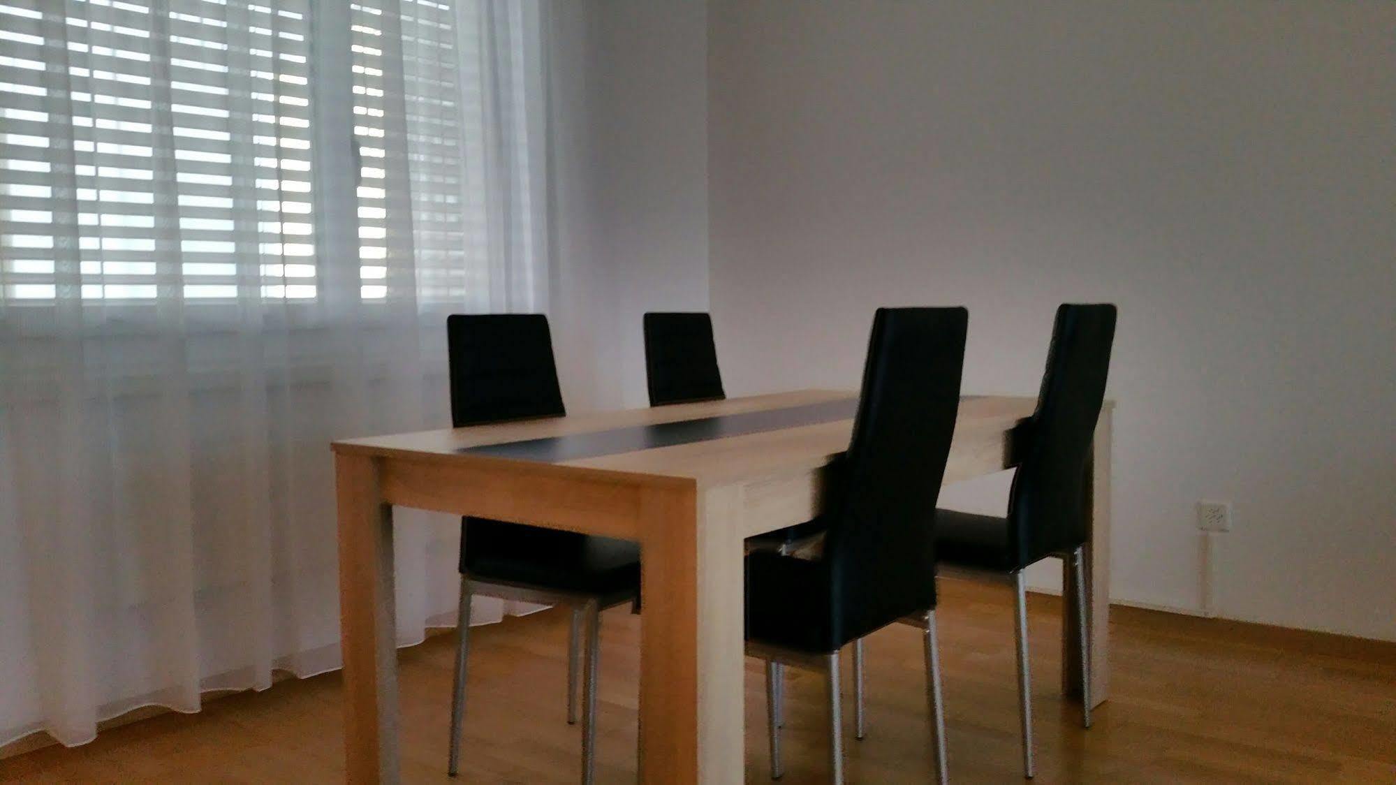 Max Aviation Villa & Apartments Bern Kültér fotó